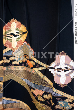 折疊的中袖上的皺紋 84623137