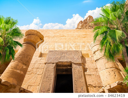 Ruins of the city of Luxor 84623419