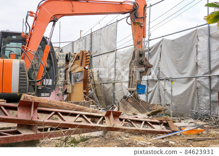 老房子的拆遷工地 老房子的拆遷工地 84623931