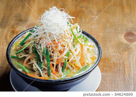 Ramen with plenty of vegetables Ramen with plenty of vegetables 84624809