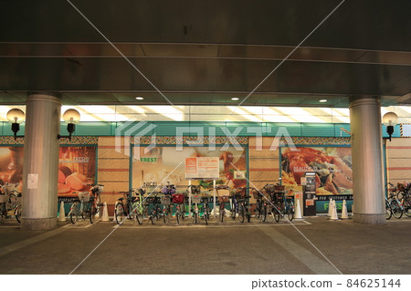Keihan Neyagawashi Station East Side [Neyagawashi, Osaka Prefecture] 84625144