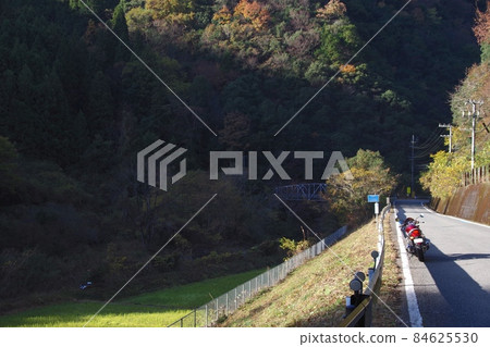 Late autumn, riding a motorcycle on a country road in the early morning Late autumn, riding a motorcycle on a country road in the early morning 84625530