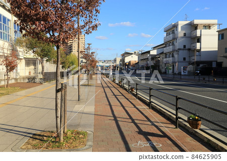 寢屋川市“清爽之路”（城市規劃道路寢屋川站線）[大阪府寢屋川市] 84625905