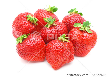Strawberries (Hakata Amaou) 84627605