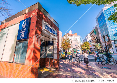日本橫濱城市景觀,俯瞰地鐵關內站(入口)和馬車道 日本橫濱城市景觀,俯瞰地鐵關內站(入口)和馬車道 84627696