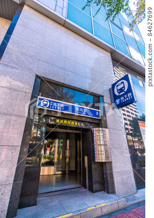 Yokohama cityscape of Japan, overlooking the subway Chikatetsu-kannai station (entrance) on the Bashamichi side Yokohama cityscape of Japan, overlooking the subway Chikatetsu-kannai station (entrance) on the Bashamichi side 84627699