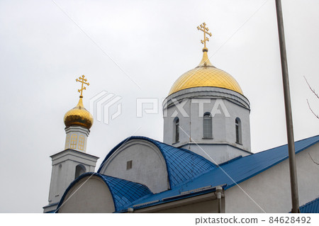 Golden domes of the church on the gray sky Golden domes of the church on the gray sky 84628492