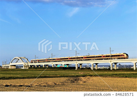 E653 系列 K70 編隊常磐線、濱之田山下 ① 84628571