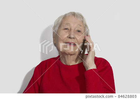 senior woman talking on phone indoor 84628803