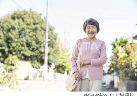 Smiley senior woman looking at the camera portrait 84628816