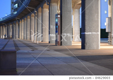 Under the overpass, under the guard Under the overpass, under the guard 84629003