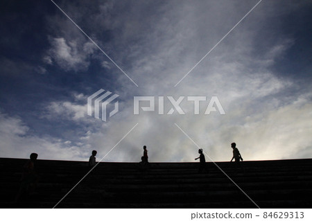 人和天空 84629313