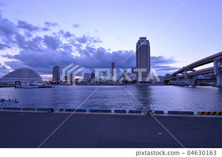 黃昏的神戶港塔和馬賽克大摩天 84630163