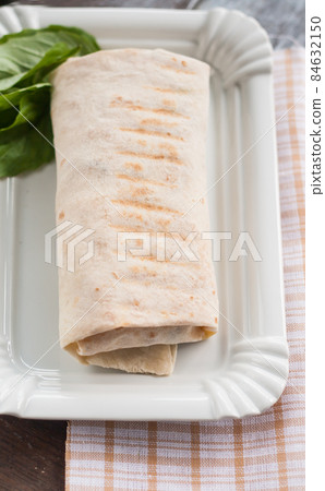 Meat and vegetables in a pita 84632150