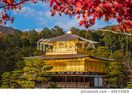 Kyoto Kinkakuji Temple in the fall Kyoto Kinkakuji Temple in the fall 84633069