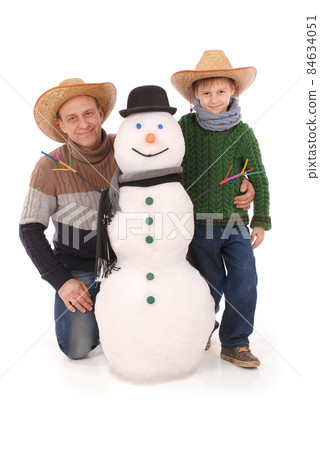 Father and son with snowman with scarf and hat Father and son with snowman with scarf and hat 84634051