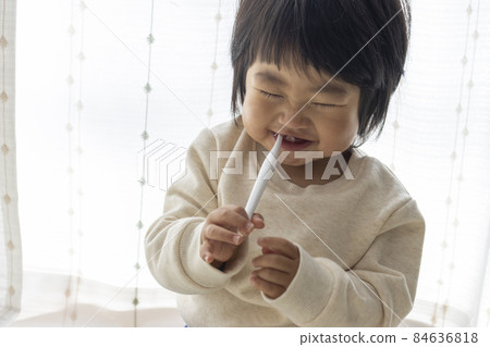 寶寶自己刷牙（1歲4個月，女孩，日本人） 84636818