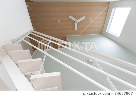 Housing image Newly built house Straight stairs and ceiling fan 84637907
