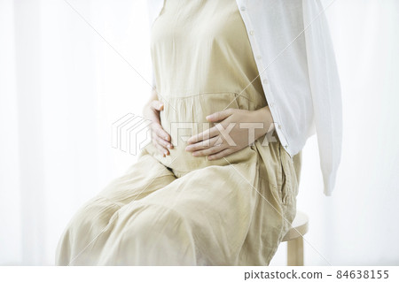 Pregnant woman maternity late pregnancy 84638155