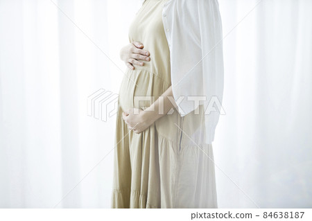 Pregnant woman maternity late pregnancy 84638187