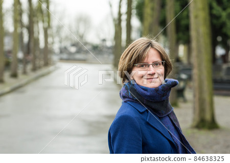 Attractive thirty year old woman looking confident in the lens Attractive thirty year old woman looking confident in the lens 84638325