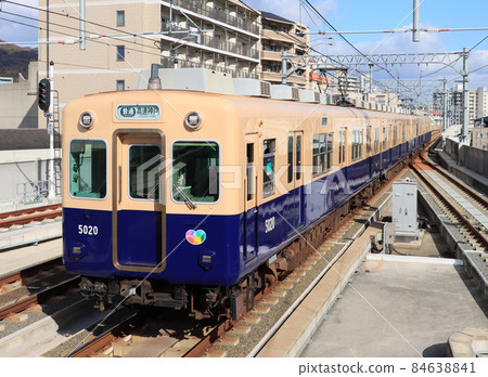 5000系列車抵達阪神青木站 5000系列車抵達阪神青木站 84638841