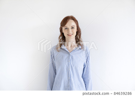 A smiling foreign woman looking at the camera Portrait shooting cooperation: WEEK Shibadaimon (Sun Frontier Fudousan) 84639286