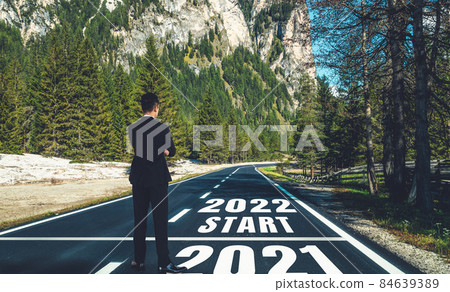 The 2022 New Year journey and future vision concept The 2022 New Year journey and future vision concept 84639389