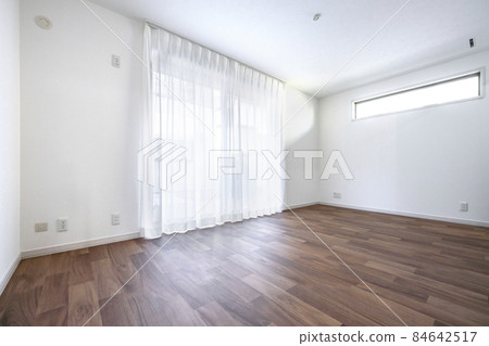 Flooring room where light shines through the windows 84642517