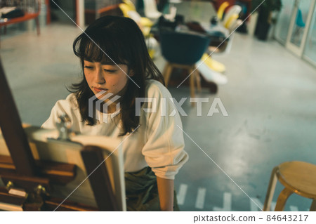 藝術學校預備學校 84643217