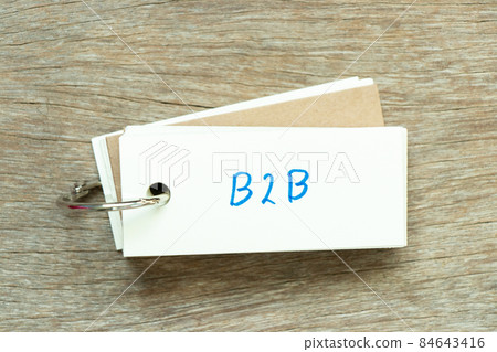 Flash card with handwriting word b2b (abbreviation of business to business) on wood background 84643416