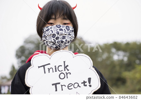 Cosplay elementary school student in a mask with a handmade panel Halloween image Cosplay layer Cosplay elementary school student in a mask with a handmade panel Halloween image Cosplay layer 84643602
