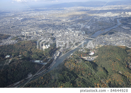 秋天從宇治平等院周圍的天空 84644928