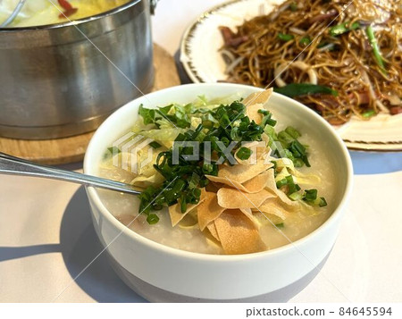 在正宗的中國吃的中國粥 84645594
