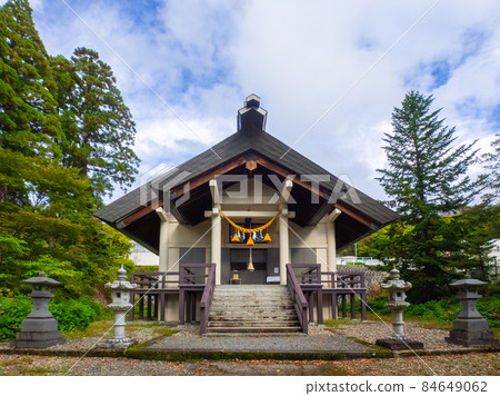 Sukawa Onsen Shrine Main Hall in early autumn (Zao Onsen, Yamagata Prefecture) 84649062
