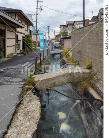 Sulfur spring river flowing through the city (Zao Onsen, Yamagata Prefecture) Sulfur spring river flowing through the city (Zao Onsen, Yamagata Prefecture) 84649065