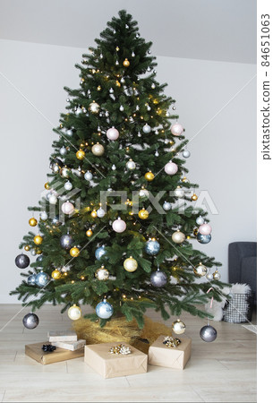 Christmas tree with decorations Christmas tree with decorations 84651063