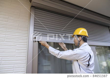 Inspection of window shutters in houses 84651387