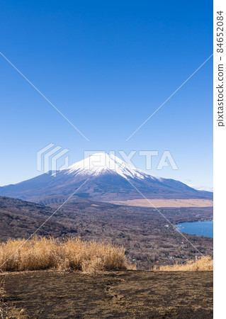 Mt. Fuji seen from the summit of Mt. Myojin (Myōjinyama) (Mt. Mikuni hiking course of Lake Yamanaka) Mt. Fuji seen from the summit of Mt. Myojin (Myōjinyama) (Mt. Mikuni hiking course of Lake Yamanaka) 84652084