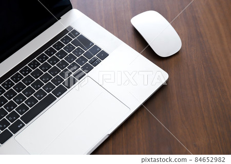 Laptop computer and mouse 84652982