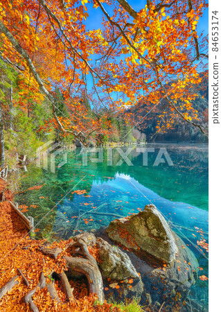 Breathtaking view of Fusine lake with Mangart peak on background Breathtaking view of Fusine lake with Mangart peak on background 84653174