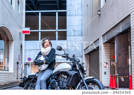 Business woman commuting by motorcycle Shibuya Business woman commuting by motorcycle Shibuya 84654369
