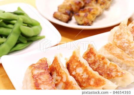 餃子、烤雞肉串、毛豆、小吃 84654393