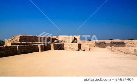 Ruins of Qalat fort near Manama, Bahrain Ruins of Qalat fort near Manama, Bahrain 84654404
