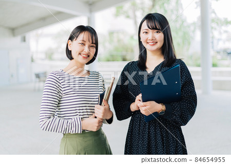 女大學生 女大學生 84654955