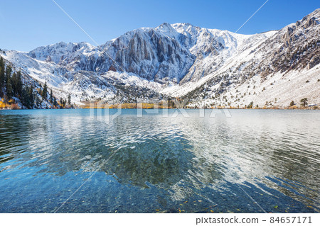 Lake in Sierra Nevada Lake in Sierra Nevada 84657171