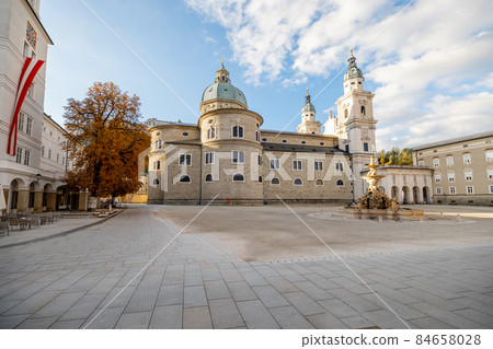 Central square at old town in Salzburg, Austria 84658028