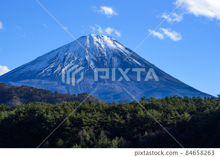 雪妝下的富士山和西湖的絕景 雪妝下的富士山和西湖的絕景 84658263