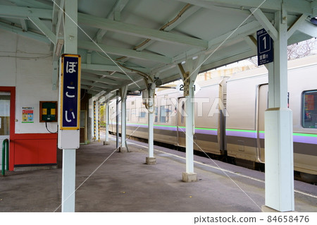JR北海道室蘭本線Bokoi站和特急鈴蘭（北海道室蘭市） 84658476