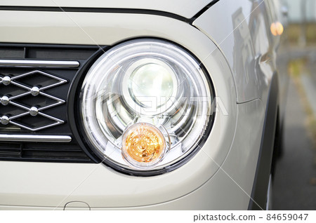 Light vehicle headlights (when lit) Light vehicle headlights (when lit) 84659047